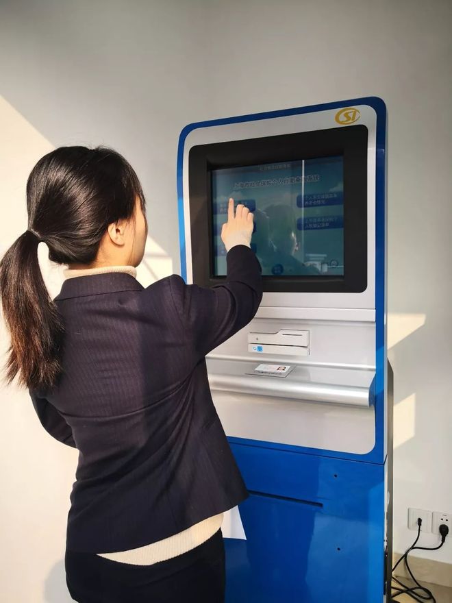 来宾24小时套医保卡回收(24小时套医保卡回收什么意思)